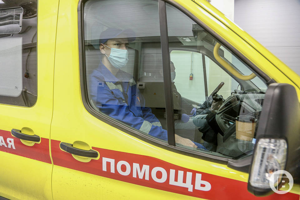 Неизвестный водитель сбил женщину на юге Волгограда и скрылся