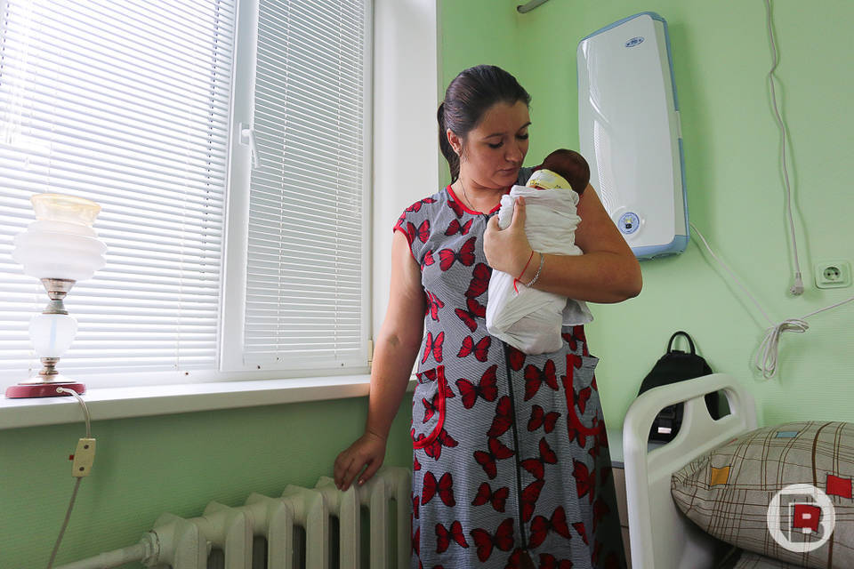 В Волгоградской области 2,3 тысячи мам получили выплаты за рождение первенца