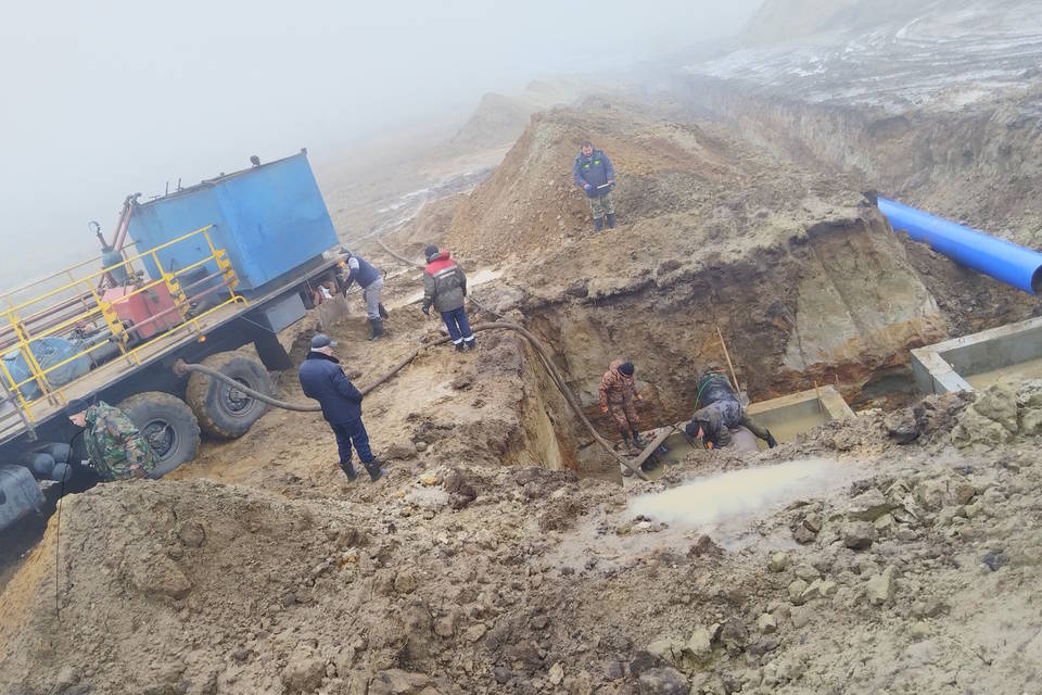 Работы на водоводе в Котово организованы в круглосуточном режиме