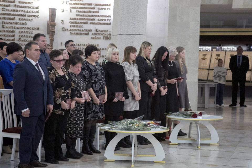 В Волгограде родственникам 10 погибших военнослужащих передали ордена Мужества