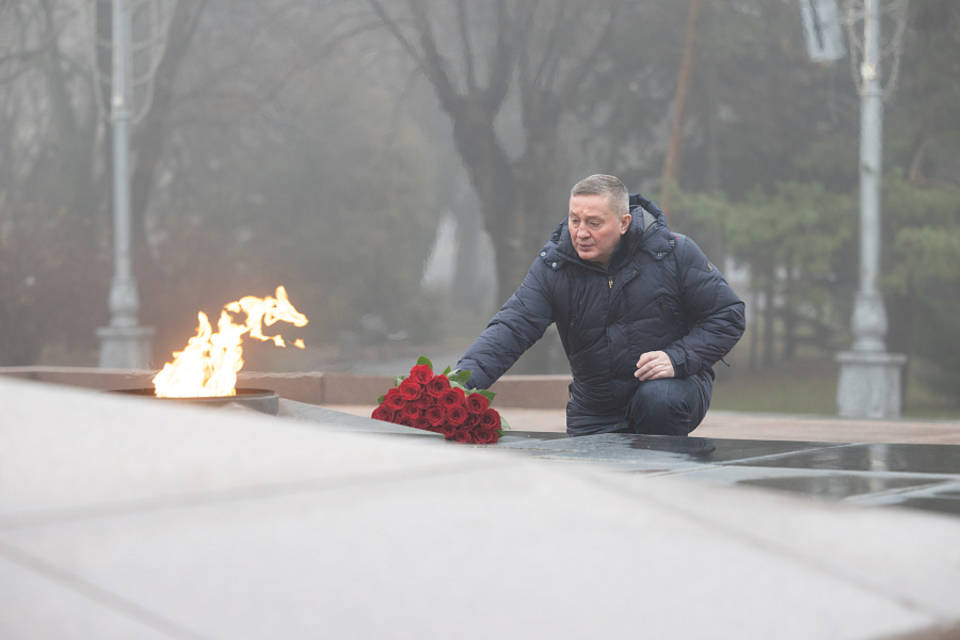 В Волгограде губернатор Бочаров почтил память Неизвестного Солдата