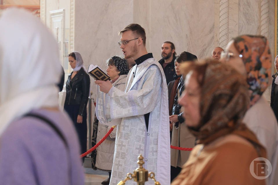 Верующие Волгограда отмечают Вход во Храм Богородицы