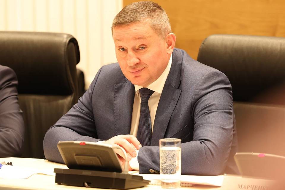 Андрей Бочаров поручил улучшить условия работы сотрудников ЖКХ