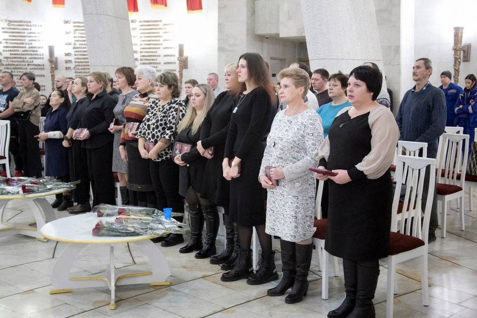 В Волгограде родственникам погибших в СВО передали ордена Мужества