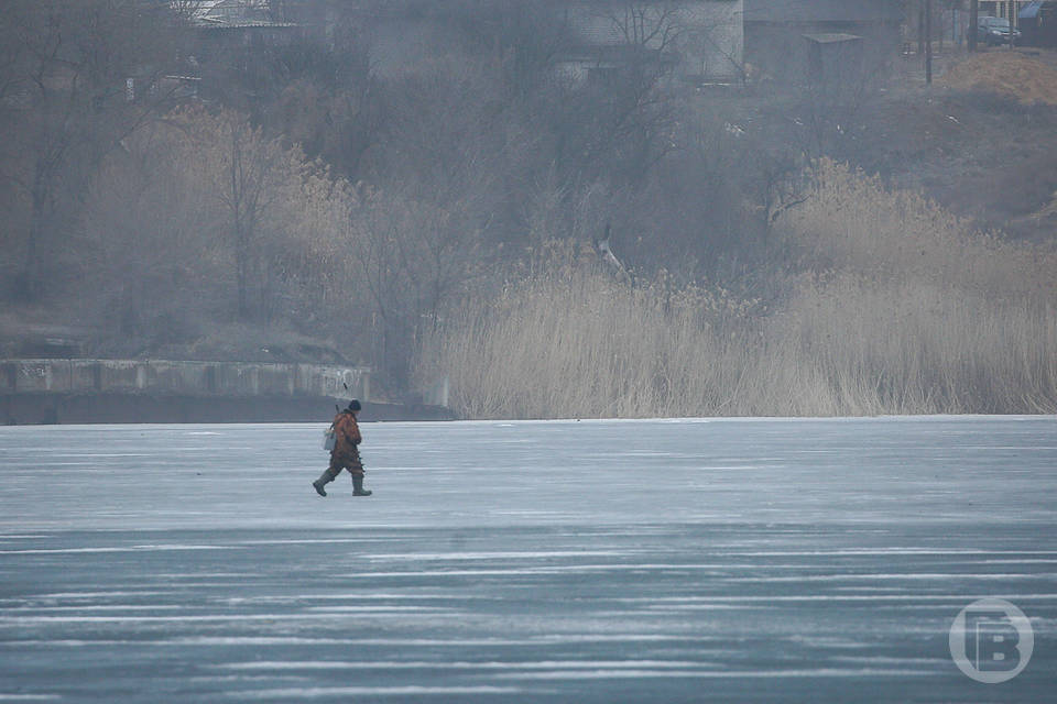 В Волгоградской области 34-летний рыбак провалился под лед и утонул
