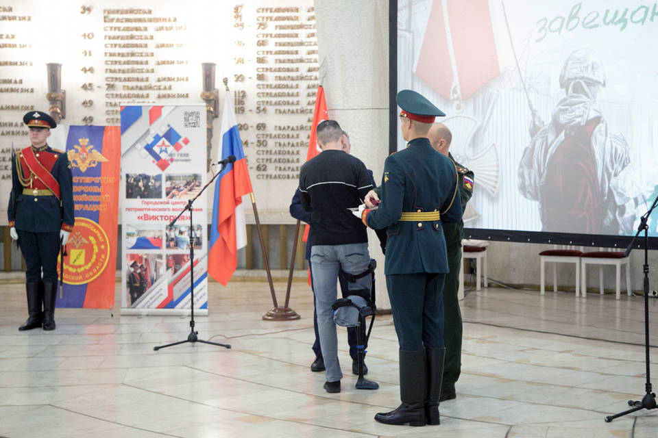 В Волгограде за мужество и отвагу наградили 9 бойцов