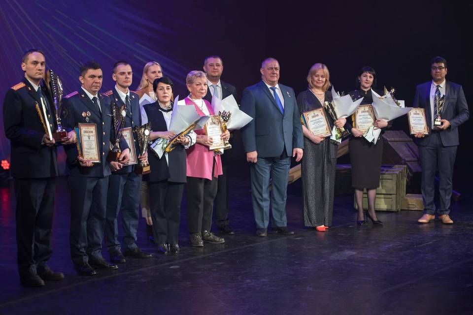 Учитель из Волгоградского кадетского корпуса СК РФ победила на конкурсе самодеятельности