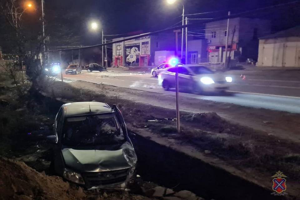 4 человека пострадали в массовом ДТП в Волгограде в новогоднюю ночь