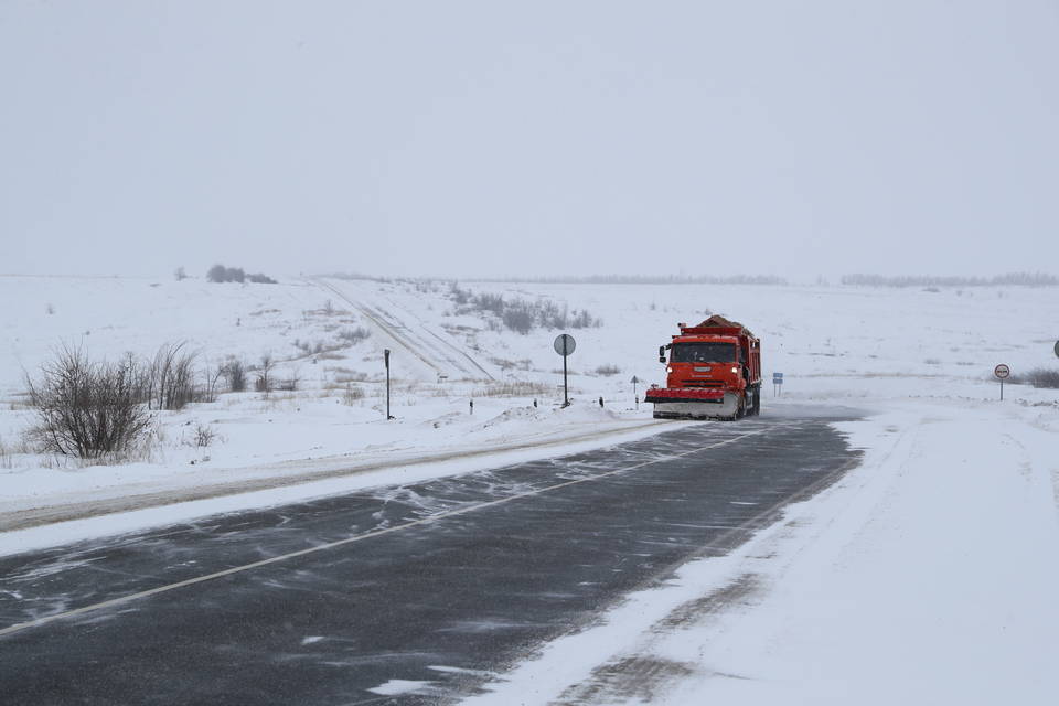 334 машины убирали снег на дорогах в Волгоградской области