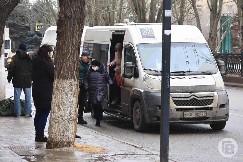 В Волгограде автобусы и маршрутки проверили на безопасность пассажирских перевозок