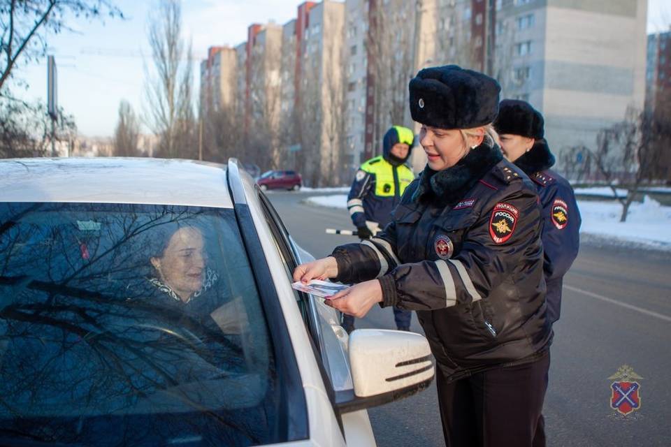 Как правильно перевозить детей, волгоградцам напомнили полицейские