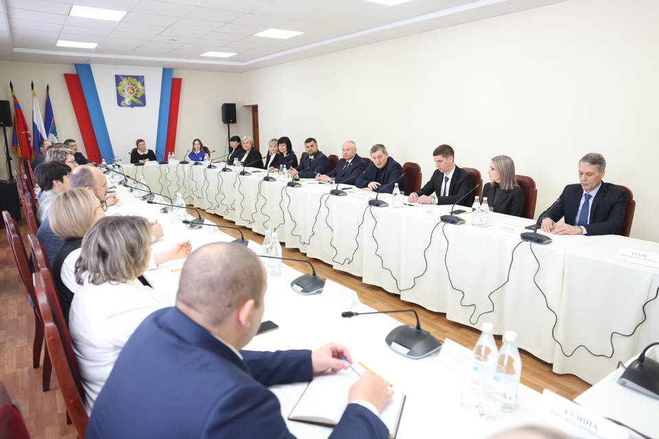 В Урюпинске губернатор Волгоградской области провел встречу с местным активом
