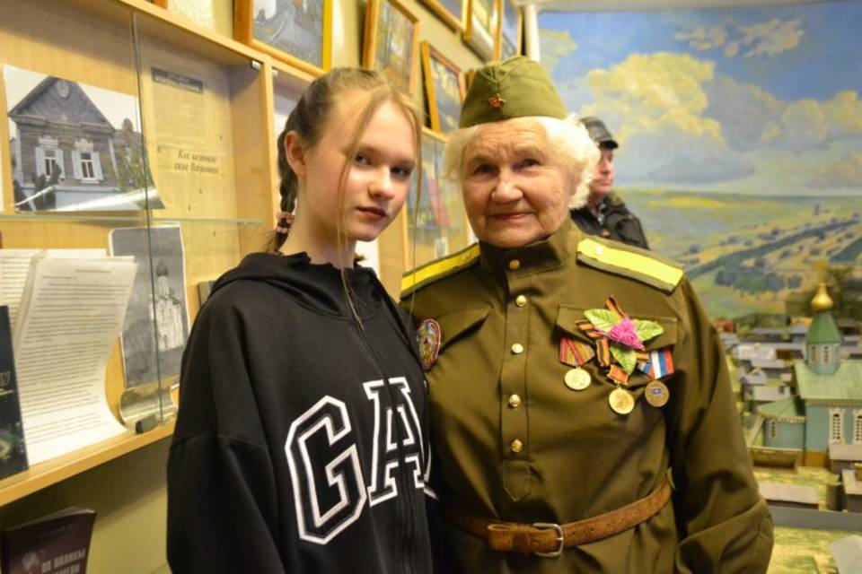 Школьники Волжского чтят память героев Сталинградской битвы
