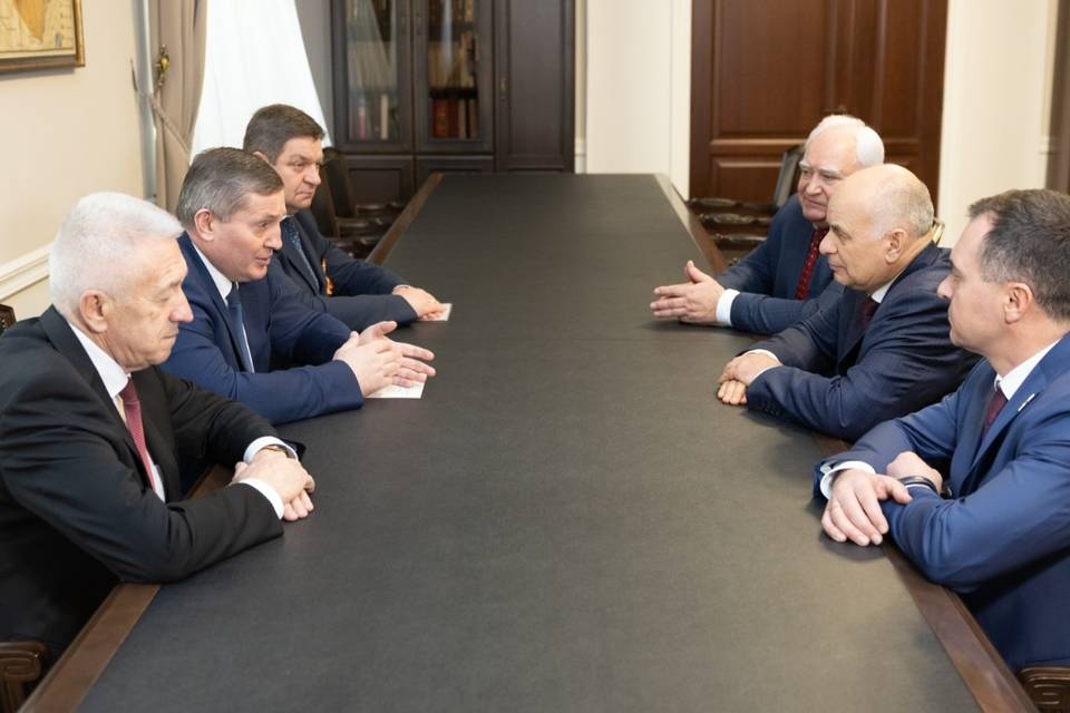 Губернатор Андрей Бочаров встретился с делегацией Курской области
