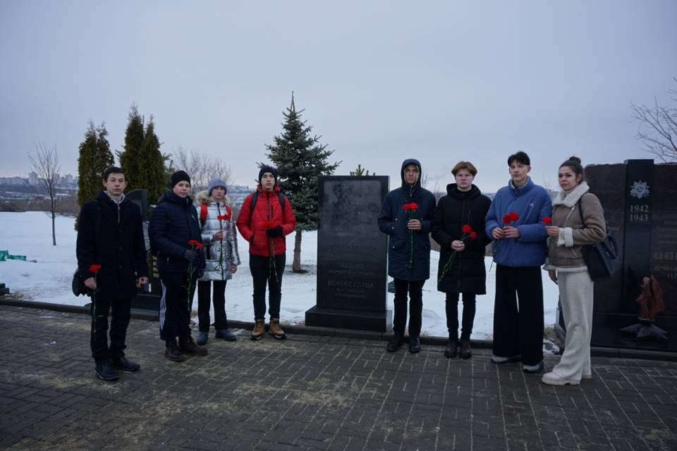 Учащиеся и преподаватели Приволжской детской железной дороги отдали дань уважения подвигу участников Сталинградской битвы