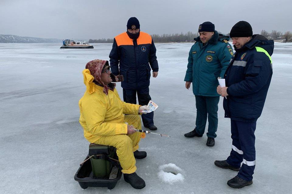 Волгоградцев предупредили об опасности выхода на февральский лед