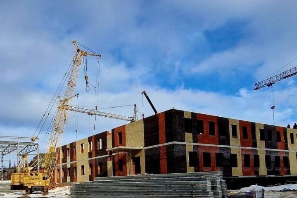 На севере Волгограда кипит строительство школы на 800 мест