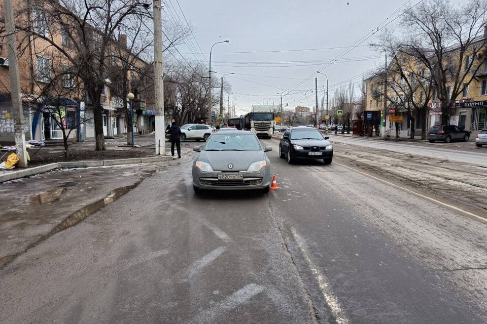 На юге Волгограда водитель сбил перебегавшего дорогу 8-летнего мальчика