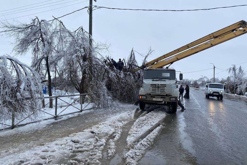 В Котельниково показали, что натворил ледяной дождь