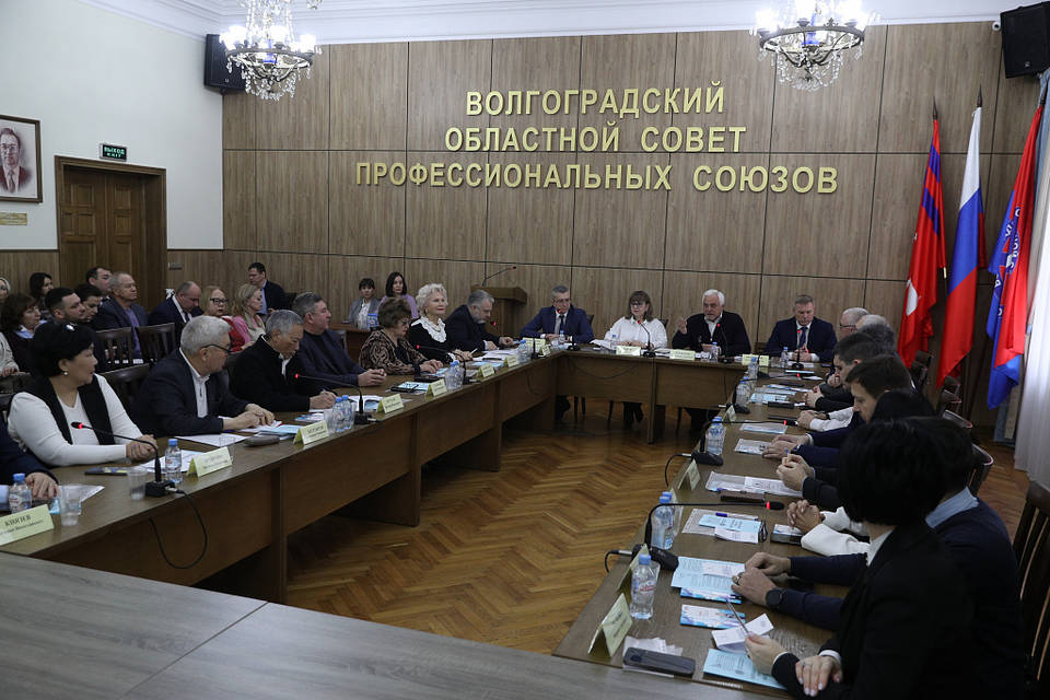 В Волгограде общественники ЮФО собрались за круглым столом