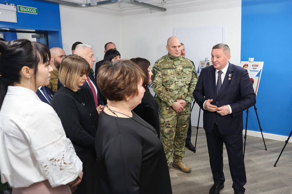 Волгоградский губернатор Андрей Бочаров поздравил участников СВО с Днем защитника Отечества