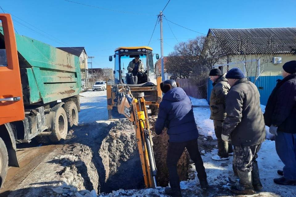 После коммунальной аварии под Волгоградом около 300 домов уже получили воду