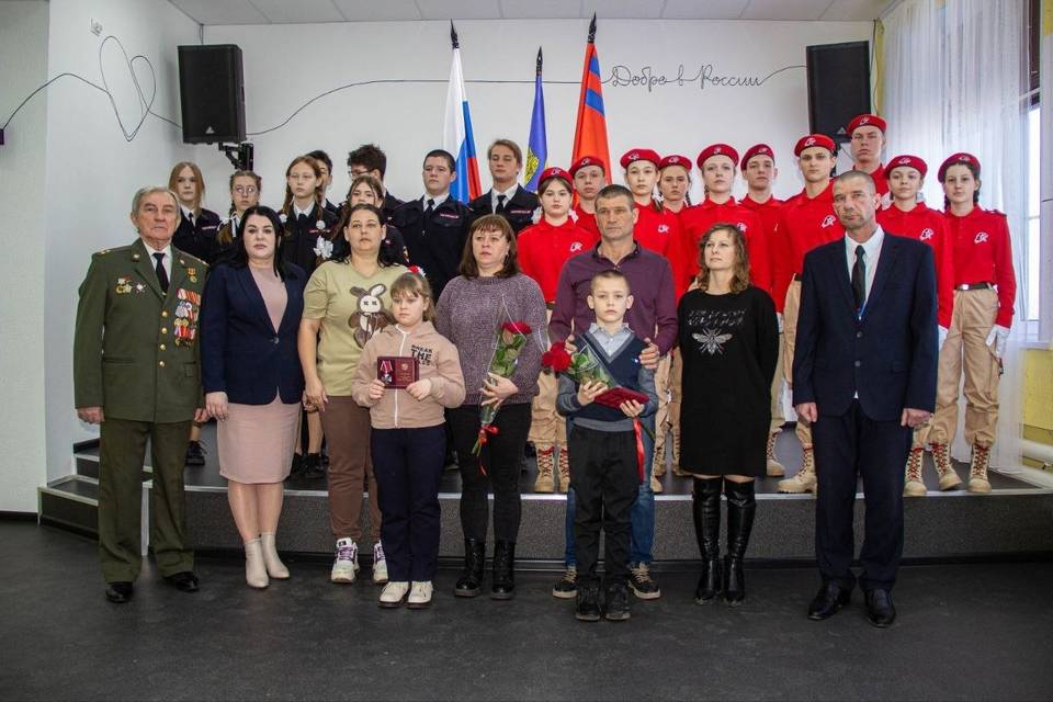 В Волгоградской области семьям погибших участников СВО передали посмертные награды