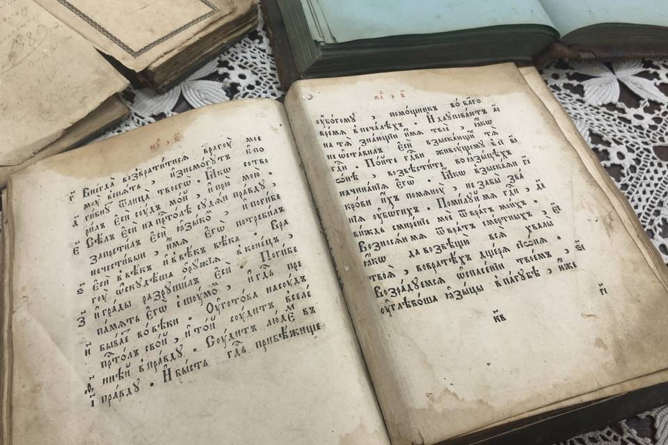 Волгоградцы увидят самую большую православную книгу из фонда музея