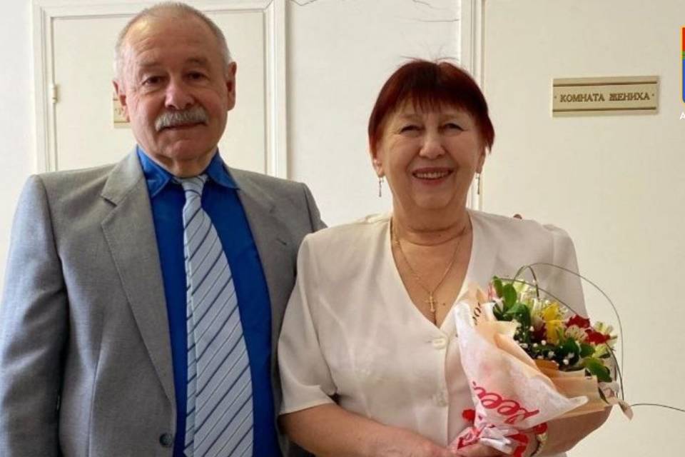 Семейная пара «золотых» молодоженов пришла на выборы в Волгограде
