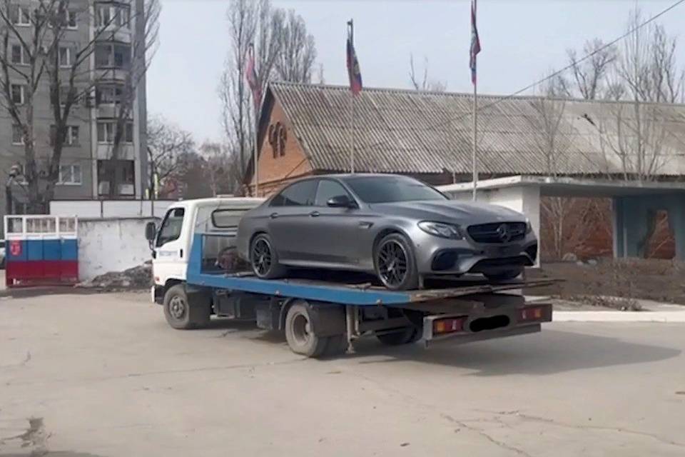 В Волгограде дрифтер на Mercedes 32 раза нарушил ПДД