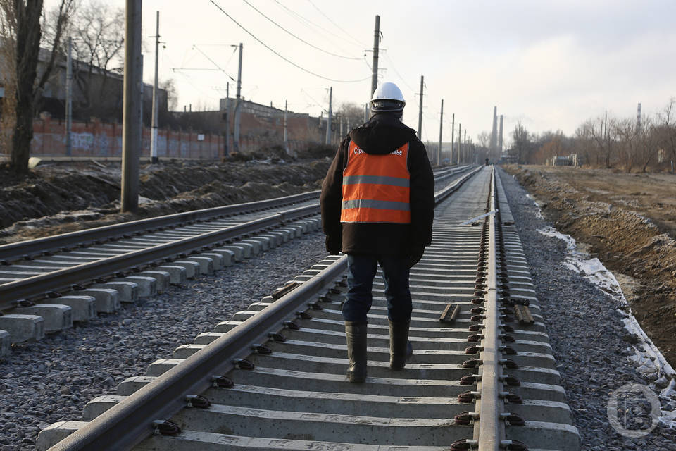 Под Волгоградом временно закроют железнодорожный переезд