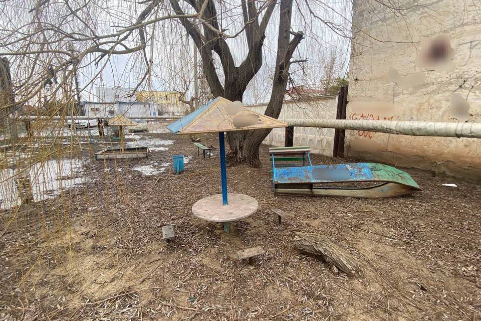 Прокуратура обязала волгоградских чиновников отремонтировать детскую площадку