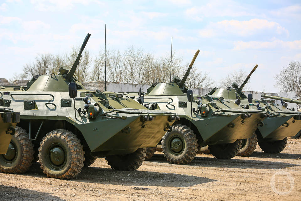 Отремонтированные в Волгограде БМД-2 и БТР-Д отправили военным
