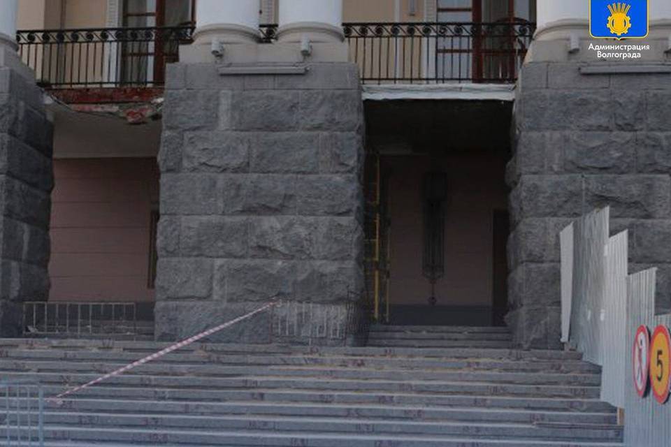 В Волгограде восстанавливают историческую лестницу музтеатра