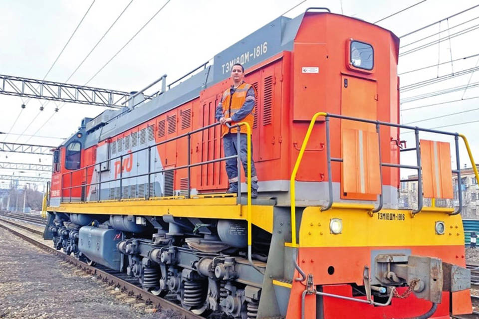 Волгоградским железнодорожникам передали семь новых локомотивов