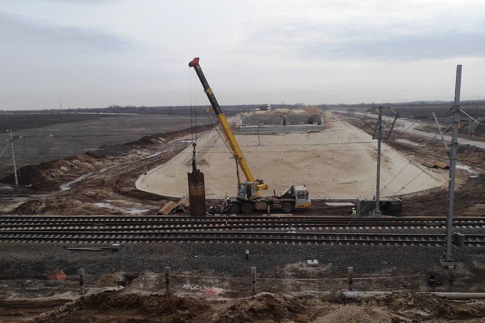 В Волгоградской области строят 2 новых путепровода