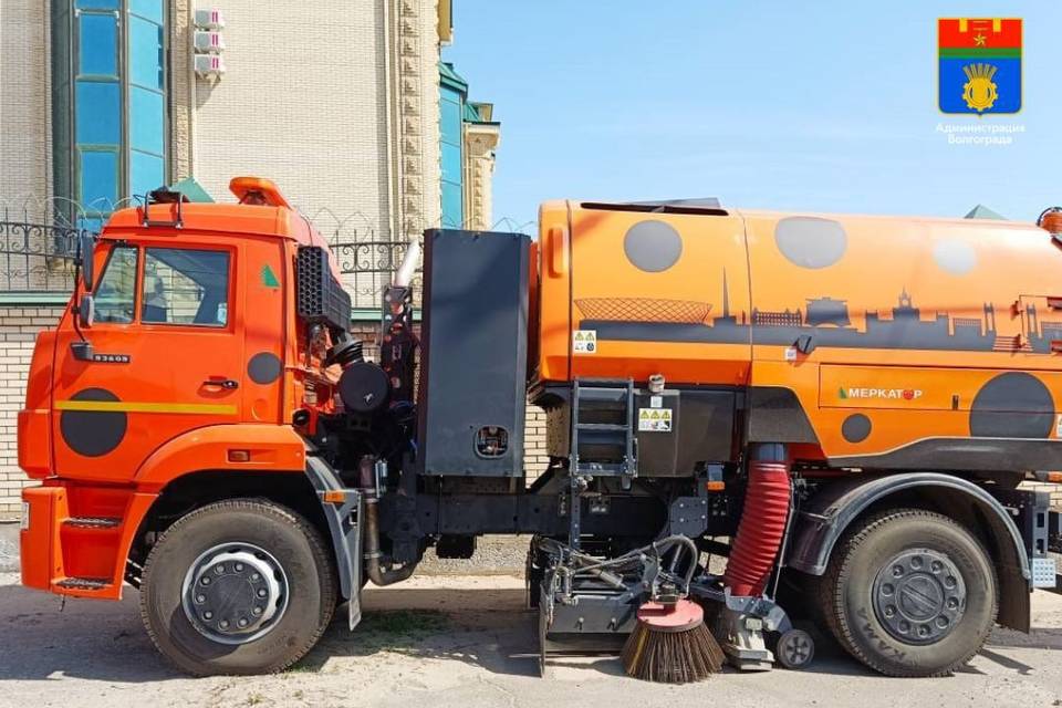 В Волгограде 12 новых дорожных пылесосов выйдут на уборку дорог