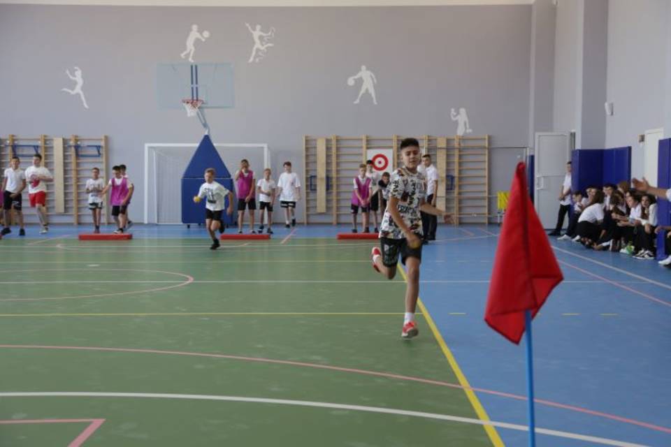 В Волгограде приступили к ремонту спортзала в гимназии № 7