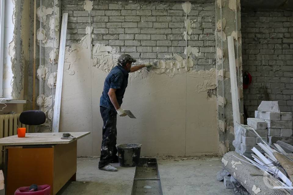 В Волгограде подрядчик сорвал контракт ремонта поликлиники за 62 млн рублей