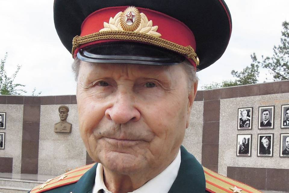 В Волгограде в последний путь проводили 98-летнего ветерана Юрия Голядкина