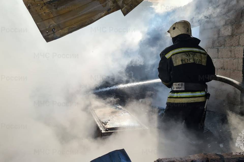 1 мая в Волгоградской области загорелся жилой дом
