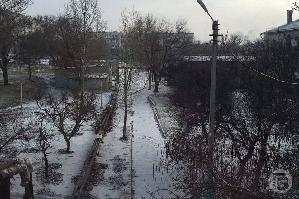 В соседнем с Волгоградом городе выпал снег и  метет метель