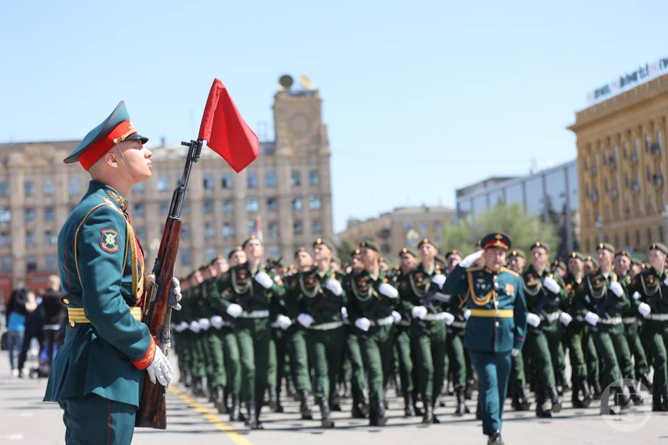 В Волгограде прошла генеральная репетиция парада Победы