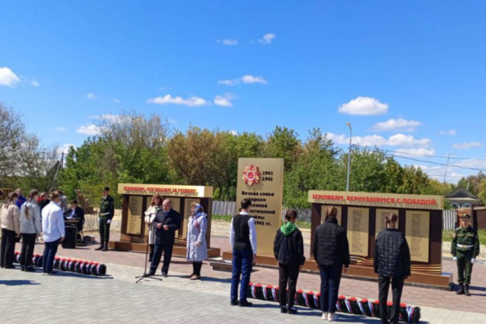 В селе Камышинского района 9 Мая открыли памятник героям Великой Отечественной