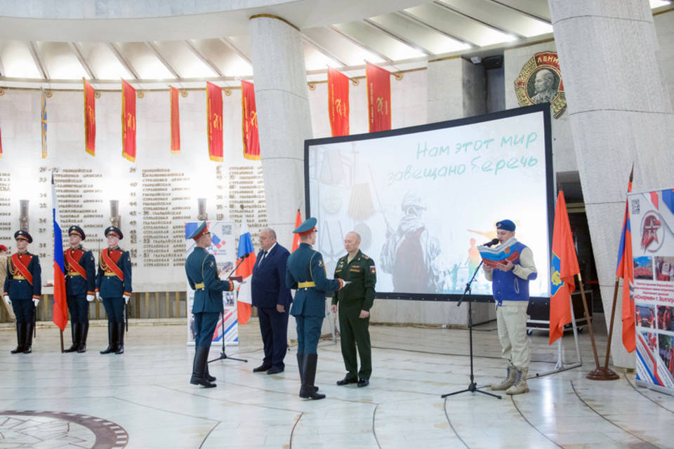 В Волгограде участникам СВО вручили медали и подарки от губернатора