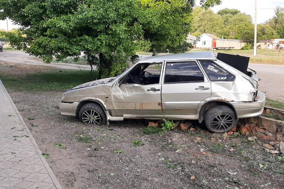 Под Волгоградом 21-летний водитель перевернулся на «Ладе» и погиб