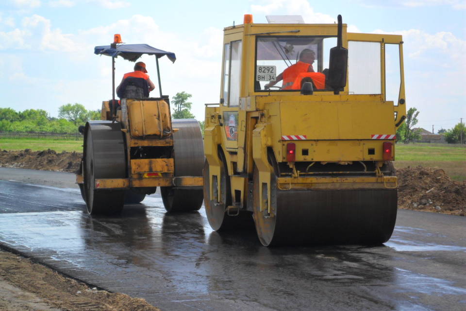 В Волгоградской области ремонтируют дорогу до Жирновска