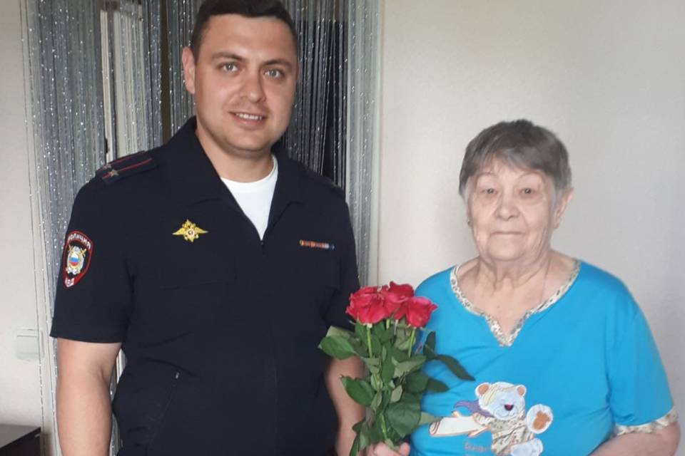 Волгоградские полицейские помогли получить ВНЖ пенсионерке из Казахстана