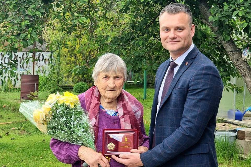 Столетней волгоградке вручили знак «Житель осажденного Сталинграда»