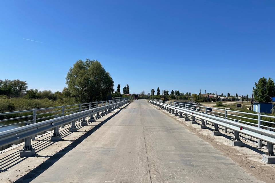 В Волгоградской области ремонтируют 52-метровый мост через реку Иловля